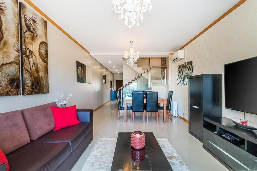 Villa Fantastic Townhouse With Pool And Sea Views Albufeira Esterno foto